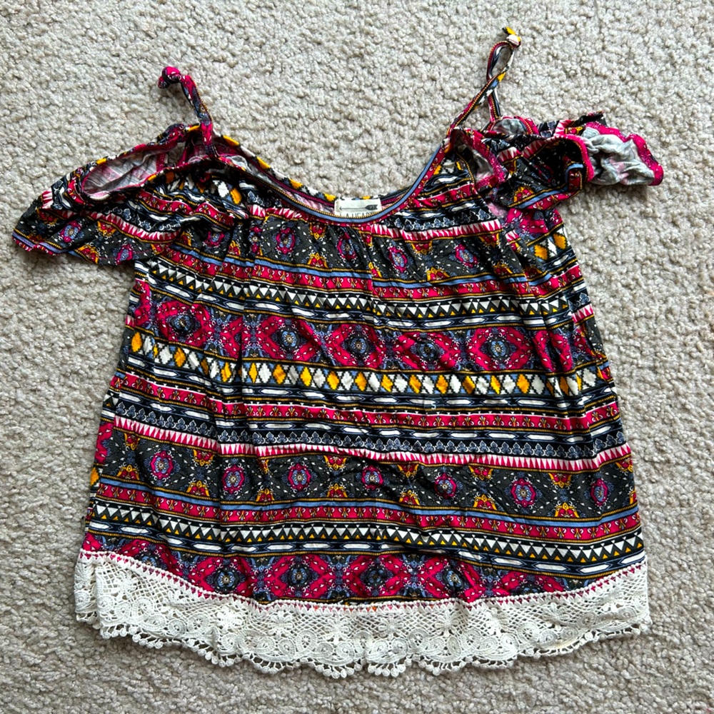 La Hearts Black and Pink Ruffled Short Sleeve Blouse